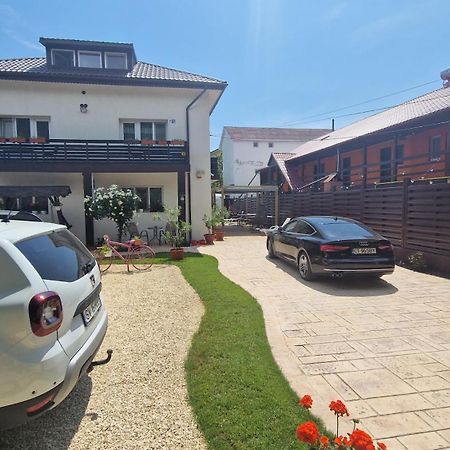 Отель Casa Sebastian Костинешти Экстерьер фото