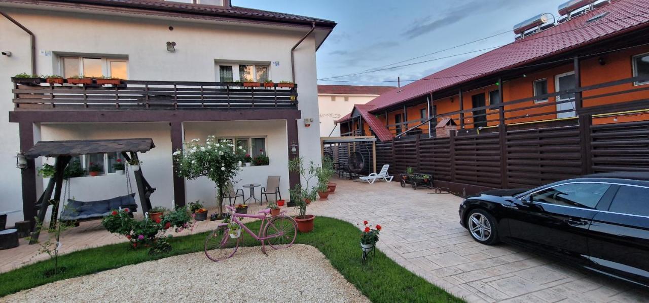 Отель Casa Sebastian Костинешти Экстерьер фото